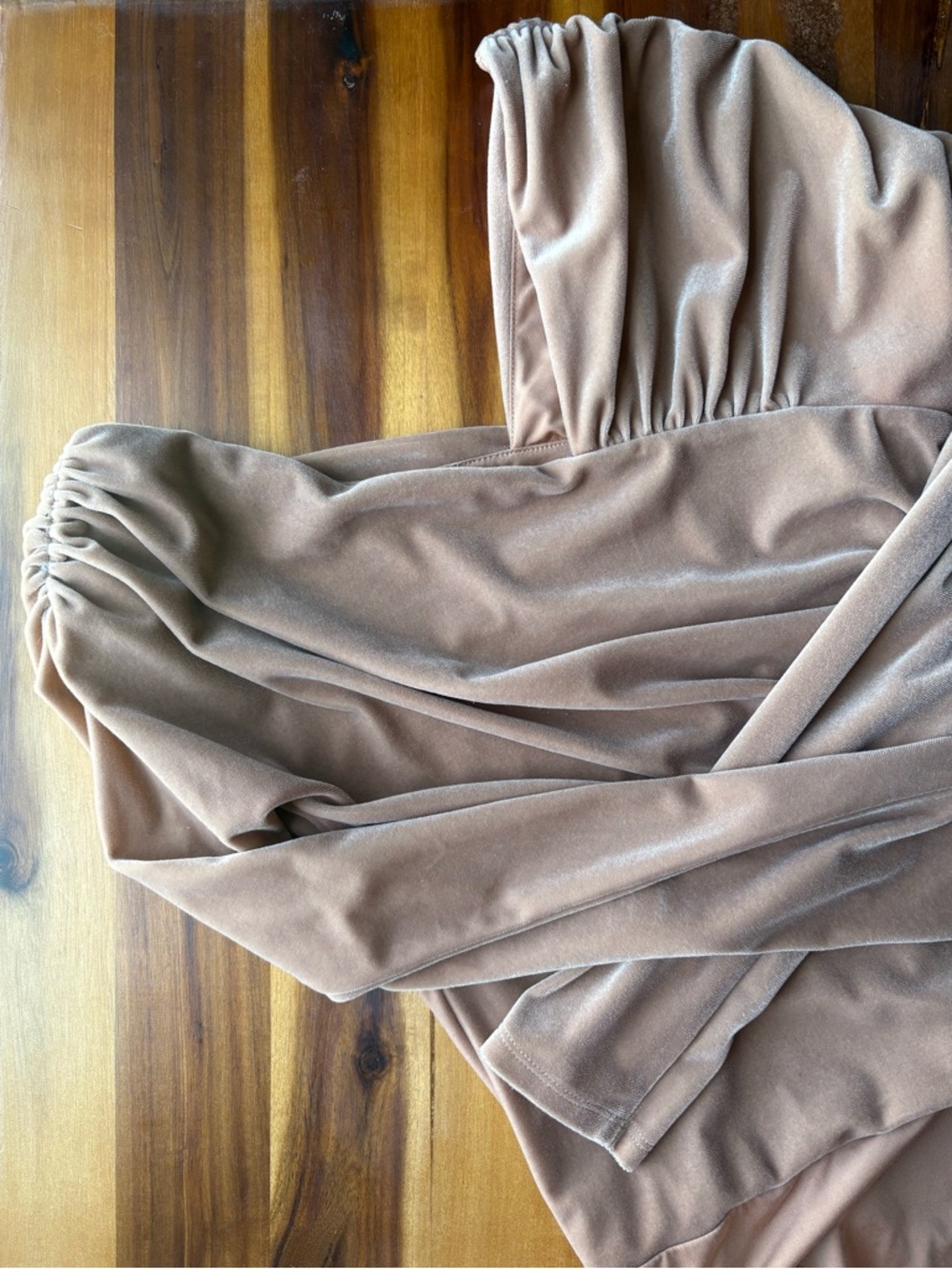 EXPRESS Body Contour Ruched Velvet Off-Shoulder Bodysuit in Camel/Tan